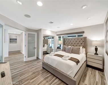22914 Calvert Street - Photo Thumbnail 32