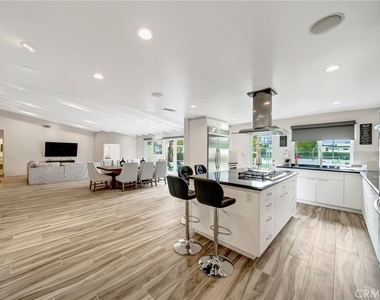 22914 Calvert Street - Photo Thumbnail 23