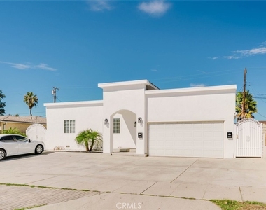 7945 Woodman Avenue - Photo Thumbnail 2