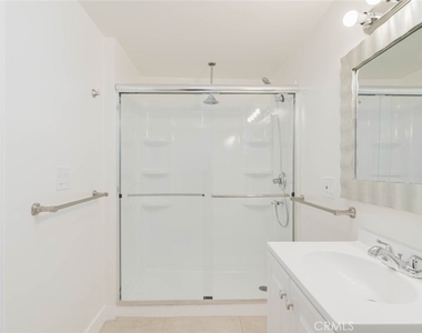 7945 Woodman Avenue - Photo Thumbnail 18