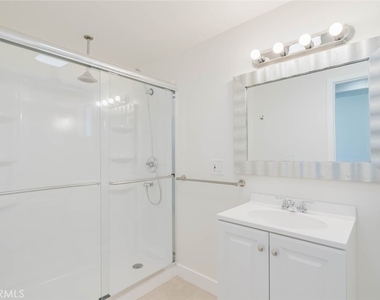 7945 Woodman Avenue - Photo Thumbnail 16