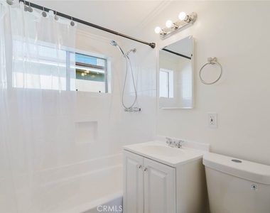 7945 Woodman Avenue - Photo Thumbnail 17