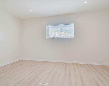 7947 Woodman Avenue - Photo Thumbnail 15