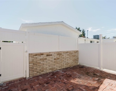 7947 Woodman Avenue - Photo Thumbnail 28
