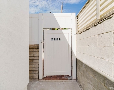 7947 Woodman Avenue - Photo Thumbnail 23