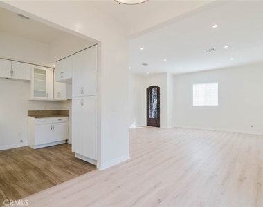 7947 Woodman Avenue - Photo Thumbnail 8