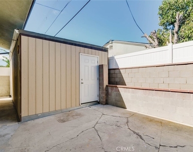 7947 Woodman Avenue - Photo Thumbnail 24