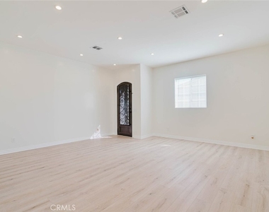 7947 Woodman Avenue - Photo Thumbnail 5