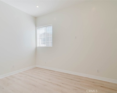 7947 Woodman Avenue - Photo Thumbnail 13