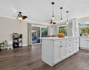 29716 Grandifloras - Photo Thumbnail 4