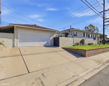 22939 Ocean Avenue - Photo Thumbnail 2