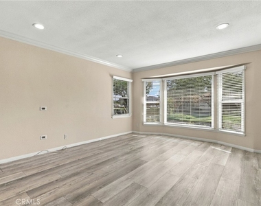 22939 Ocean Avenue - Photo Thumbnail 10