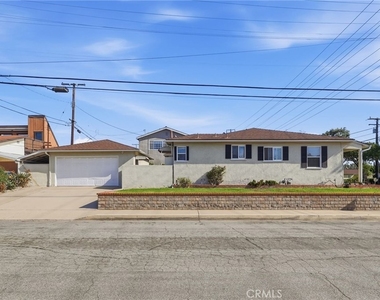 22939 Ocean Avenue - Photo Thumbnail 3