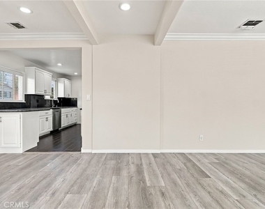 22939 Ocean Avenue - Photo Thumbnail 9