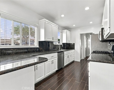 22939 Ocean Avenue - Photo Thumbnail 17