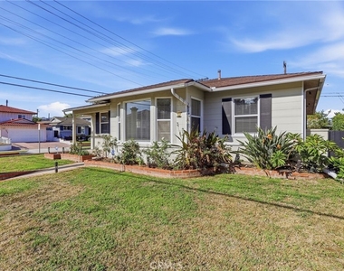 22939 Ocean Avenue - Photo Thumbnail 6