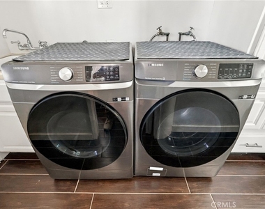 22939 Ocean Avenue - Photo Thumbnail 22