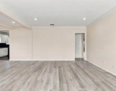 22939 Ocean Avenue - Photo Thumbnail 13