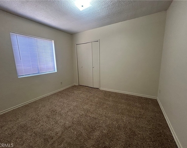 327 W Carson Street - Photo Thumbnail 5