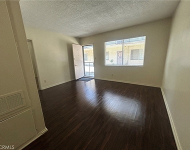 327 W Carson Street - Photo Thumbnail 1