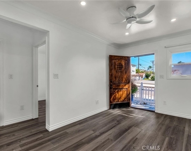 501 Ave B - Photo Thumbnail 5