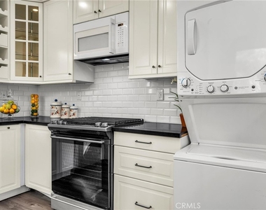 501 Ave B - Photo Thumbnail 7