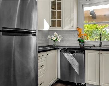 501 Ave B - Photo Thumbnail 8