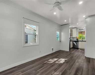 501 Ave B - Photo Thumbnail 3