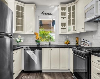 501 Ave B - Photo Thumbnail 6