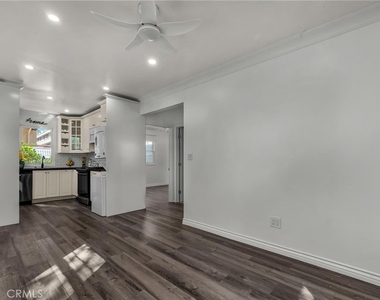 501 Ave B - Photo Thumbnail 4