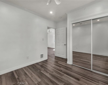 501 Ave B - Photo Thumbnail 10