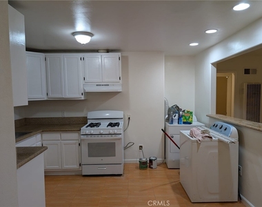 933 Carson - Photo Thumbnail 4