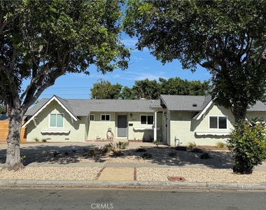 10172 Fern Avenue - Photo Thumbnail 2