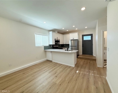 10172 Fern Avenue - Photo Thumbnail 5
