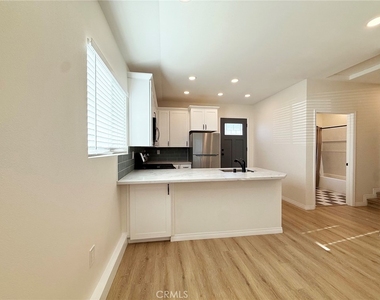 10172 Fern Avenue - Photo Thumbnail 4