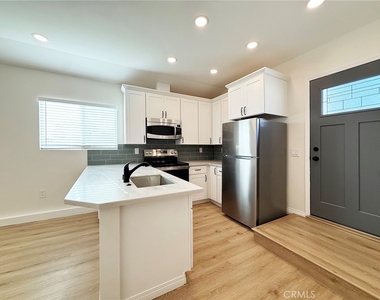 10172 Fern Avenue - Photo Thumbnail 6