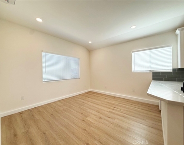 10172 Fern Avenue - Photo Thumbnail 7