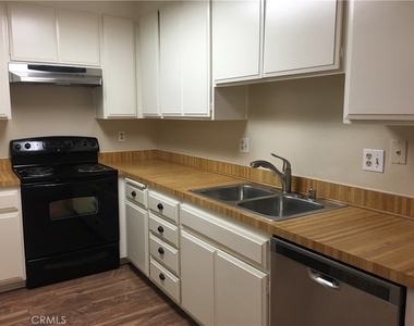 356 Mountain Court - Photo Thumbnail 7