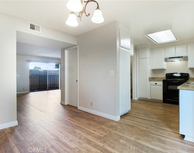 356 Mountain Court - Photo Thumbnail 5