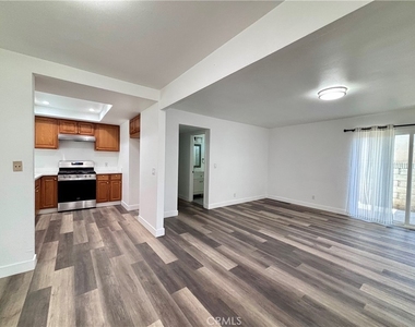840 Anaheim - Photo Thumbnail 4