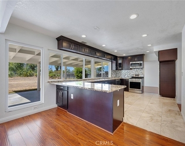 1604 Avenida Del Vista - Photo Thumbnail 20