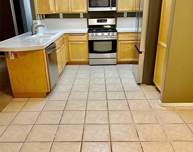 310 E Mccoy Lane - Photo Thumbnail 4