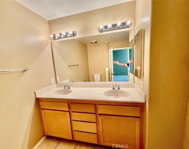 310 E Mccoy Lane - Photo Thumbnail 8