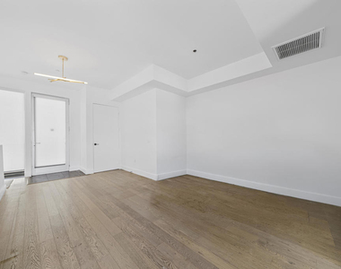 1345 Havenhurst - Photo Thumbnail 4