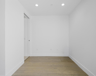 1345 Havenhurst - Photo Thumbnail 10