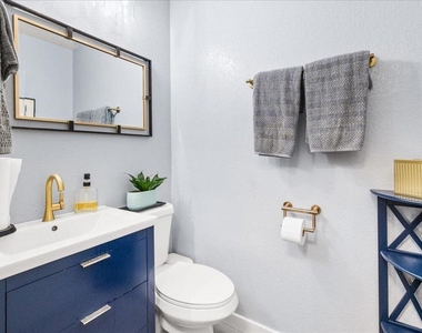 509 W Duarte Road - Photo Thumbnail 14