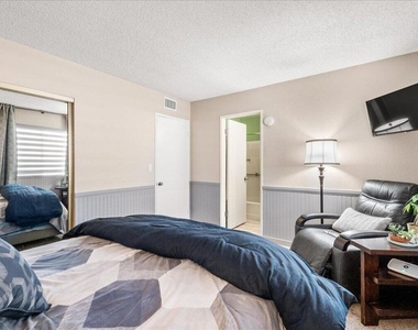 509 W Duarte Road - Photo Thumbnail 22