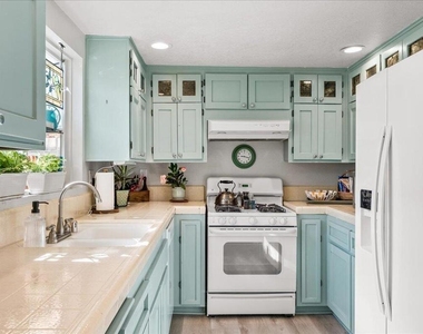 509 W Duarte Road - Photo Thumbnail 9