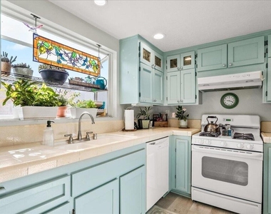 509 W Duarte Road - Photo Thumbnail 10