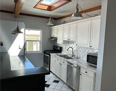1064 Santa Ana - Photo Thumbnail 1